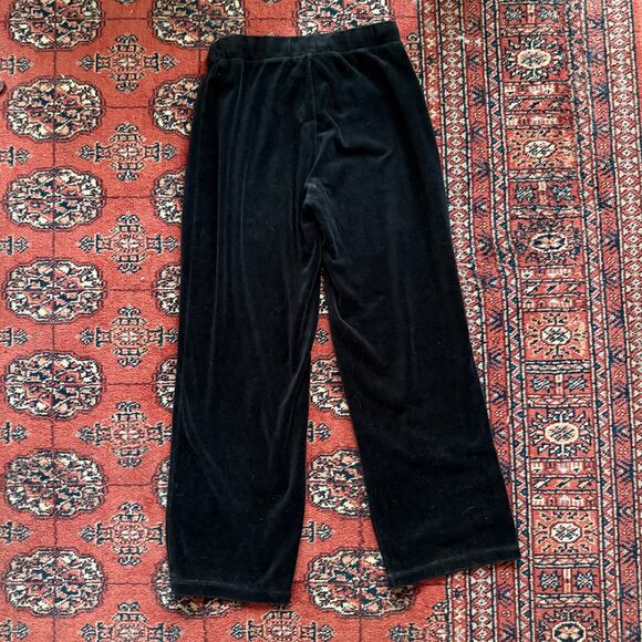 White Stag Women's Black Velour 2-Pc. Track Suit in Immaculate Condition - Picture 10 of 10